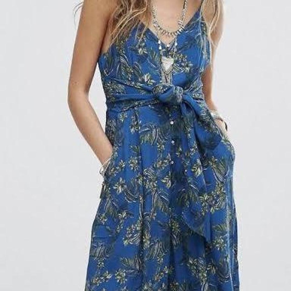 Free People Hot Tropics Size 6 Blue Floral Wide Leg Capri Jumpsuit Front Tie
